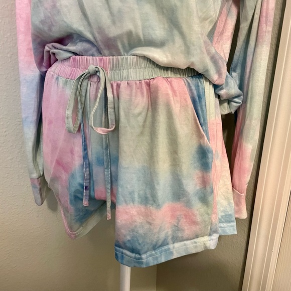 Romantichut | Pastel Tie-Dye Long-Sleeve & Drawstring Pocket Shorts - Women S - Picture 4 of 6